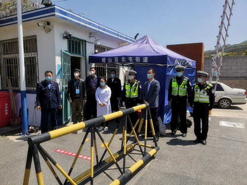 �ൺ��ɽ����ȫ����������ѧ�ӷ�У��ѧ