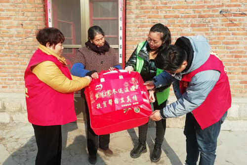 ��ׯ�������������˴������չ����ů������־Ը����