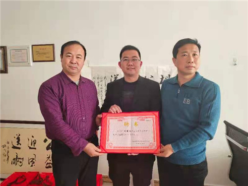 ����ӭ��Ƹ���η�Ҷ����������ĳ���᳤