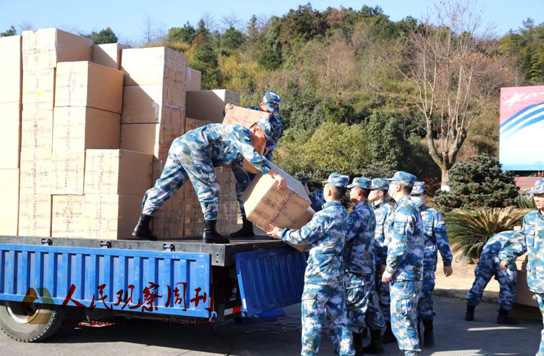 ��Ҧ�����۾�������ֿ�չ������ů�ģ�����ů�顱ӵ�������߷�ο�ʻ