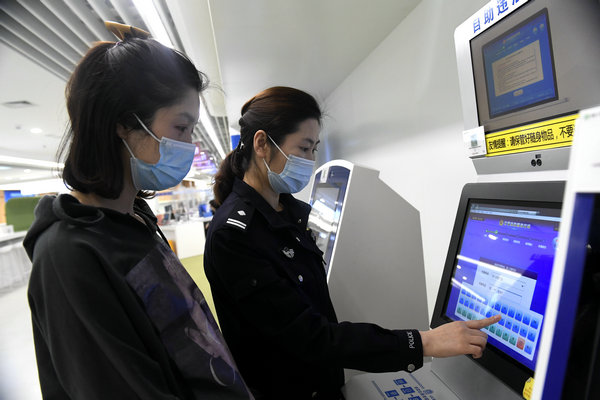 三八女神节，青岛交警晒“警花”
