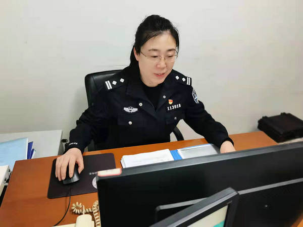 三八女神节，青岛交警晒“警花”