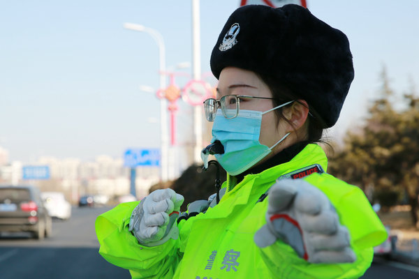 三八女神节，青岛交警晒“警花”