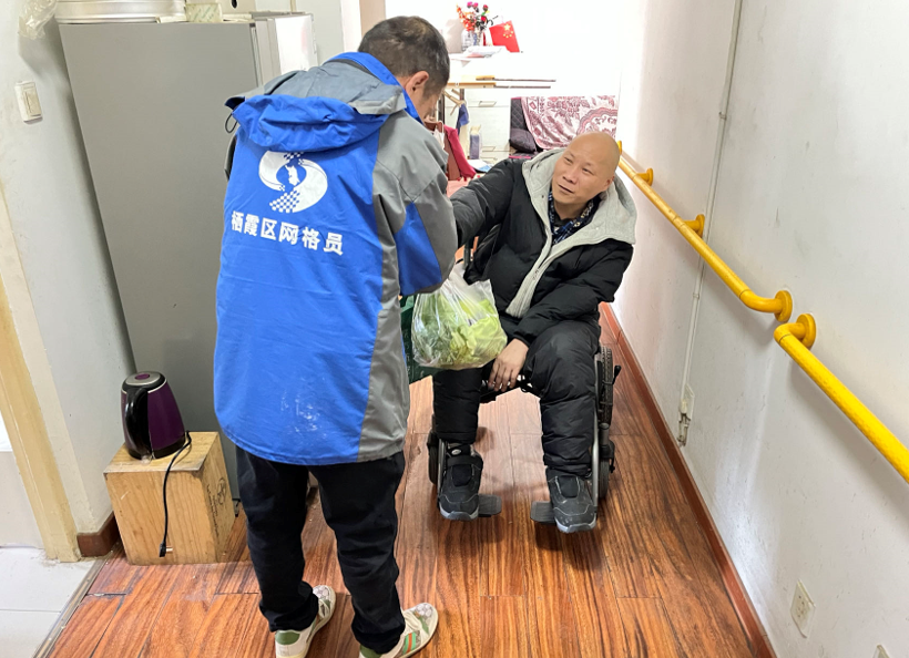 �����������ɫ���桰����¾������ ���߲ʵ�����������������ƪ