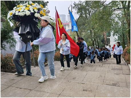 南门湖幼儿园组织开展缅怀革命先烈清明祭扫活动