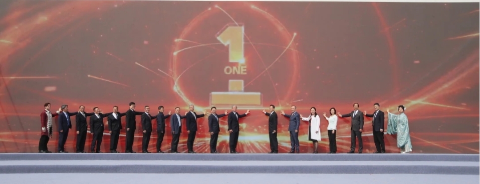 �������Դ�ѧ�ڶ�ʮ�������Ļ�����԰����� ʢ��Ļ